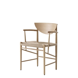 &Tradition Drawn HM4 Dining Chair with Armrests Oiled Oak